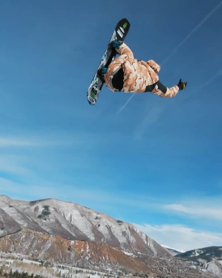 ステール・サンドベックのインスタグラム：「Cruising down the @xgames course with my guy 📽 @gimbalgod 🧙🏽‍♂️ Slopestyle finals coming up tomorrow👊🏽🤞🏽」