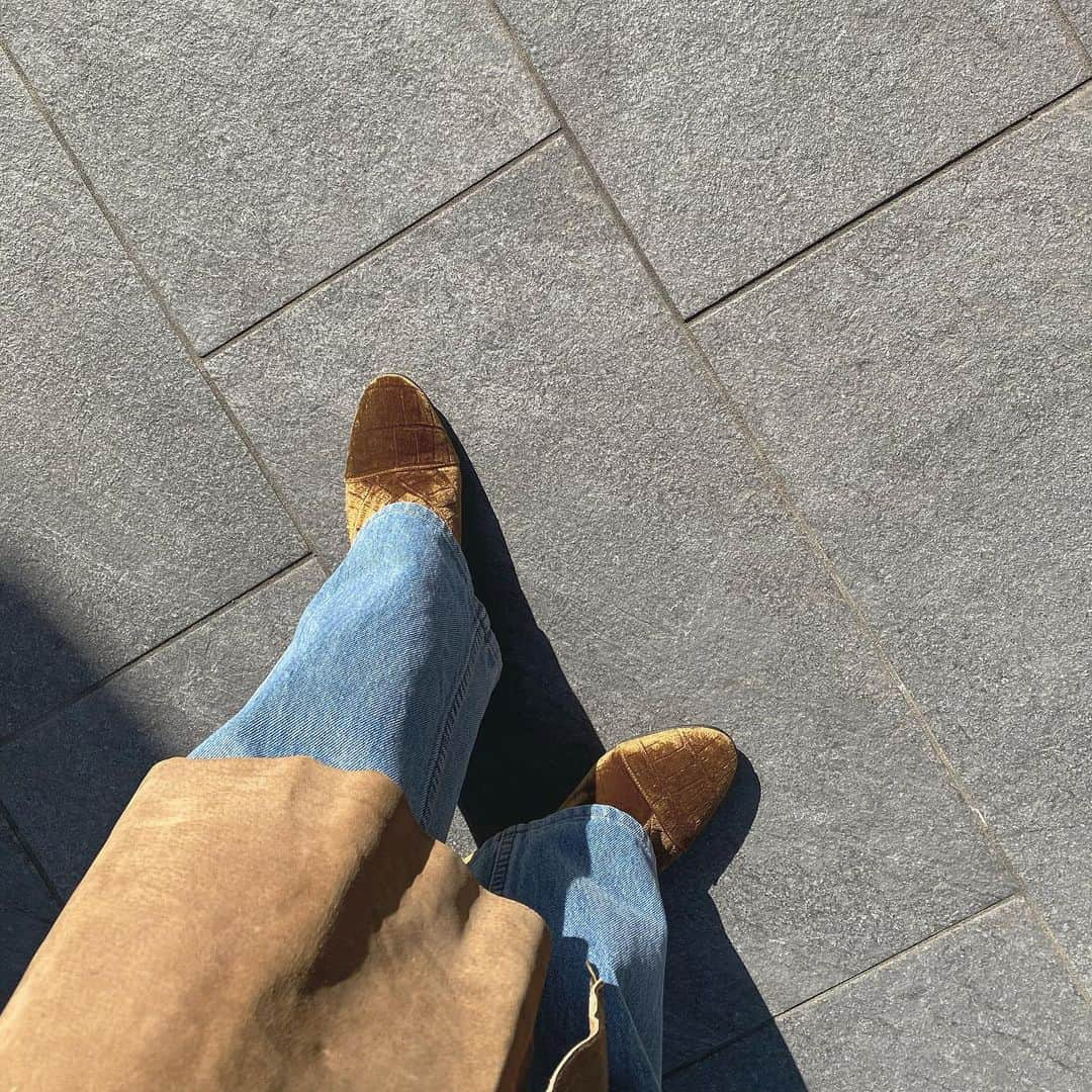 松本ゆいのインスタグラム：「今日の足元👖👢 outer...#vintage pants...#Levis shoes...#driesvannoten  #fashion#ootd#まつゆいの服」