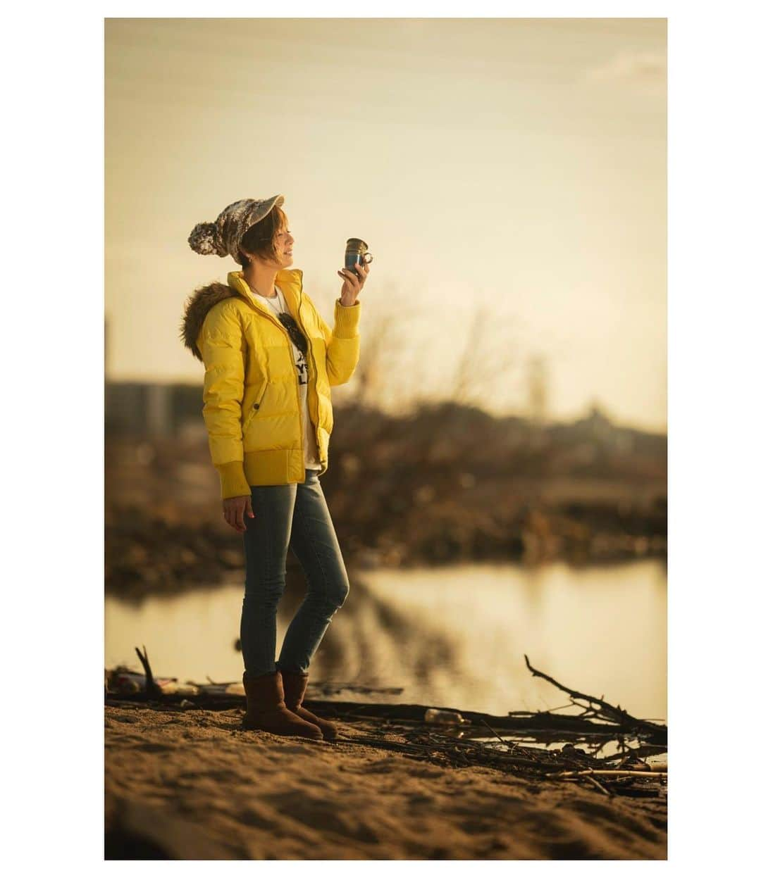 真矢のインスタグラム：「・ ・ MAYA×MAVERICK☕️ https://maverick-shop.com/  MODEL : MAYA PHOTO : Yusuke Origuchi  ✴︎ ✴︎ #作品撮り #photoshoot #portrait  #maverick #クラフトアルマジロ #チタンカップ #oneoff @maverick_suzuka  #model #maya #真矢 @smile_mayaya  #photographer #yusukeoriguchi #折口祐介 @tetsu24_rd」