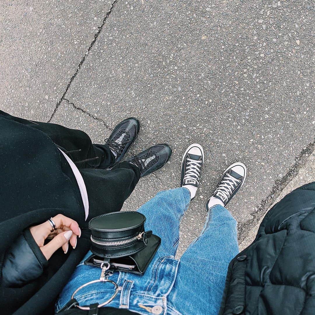 maai0528のインスタグラム：「〻👨🏻👩🏼‍🦱🦤🍿 Saturday‥👟 とある日の夫婦の足元。 ． 1月も明日で終わりなのね。。 楽しい週末にしよー🌈 ． ． #holiday  #fashion  #MOUSSY #NIKE  #teampixel #baroque_pixel #pixelで撮影」