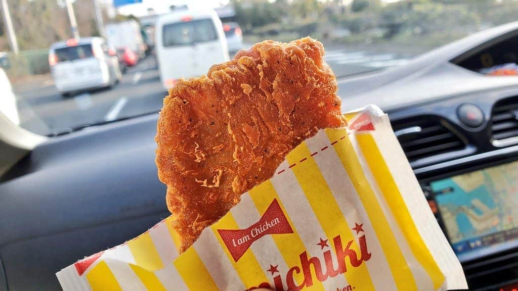 のインスタグラム：「朝からピリ辛ファミチキ #目が覚めるピリ辛 #こりゃご飯のおかずにいける！」