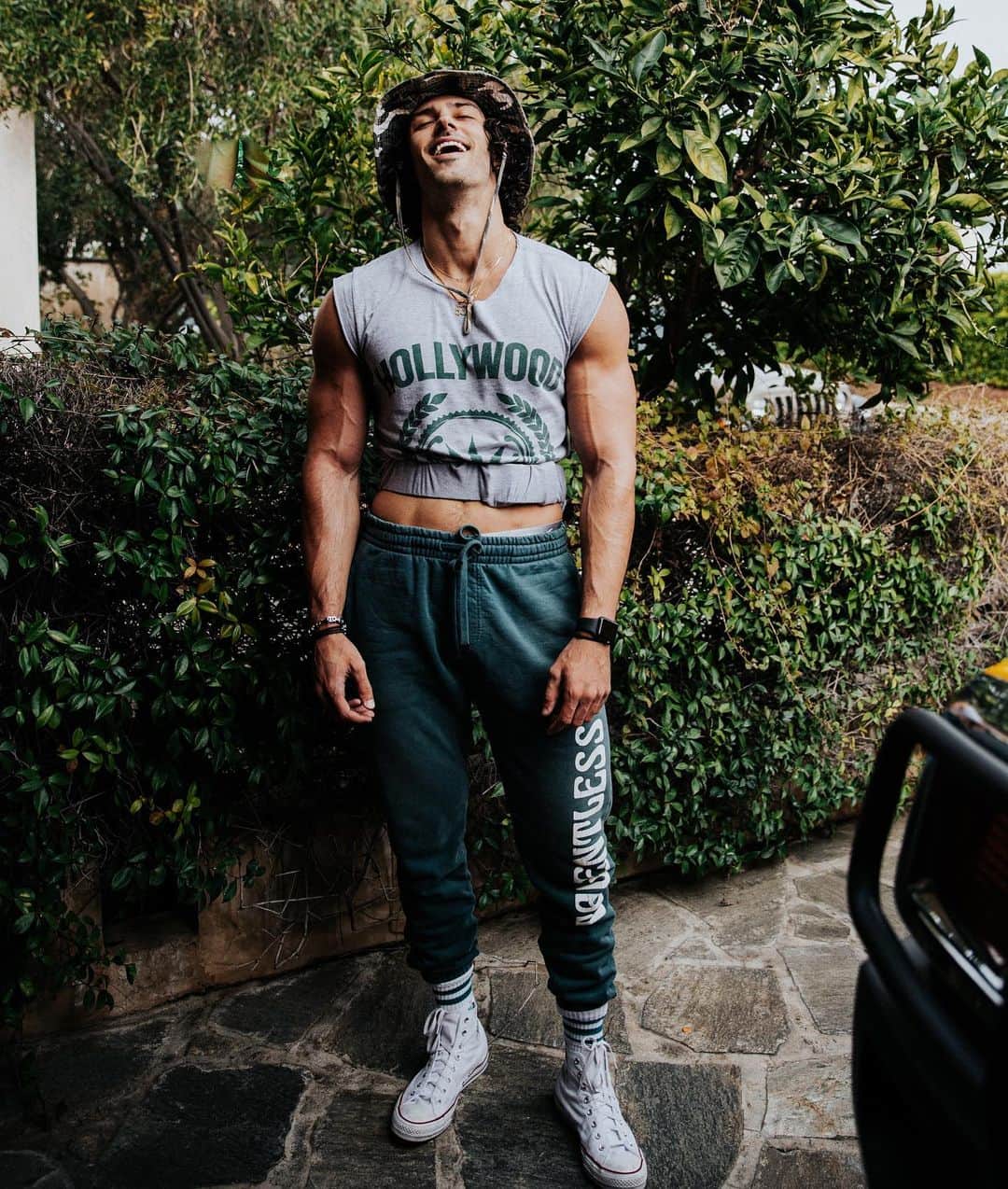 Steven Kellyのインスタグラム：「high up in these hills」