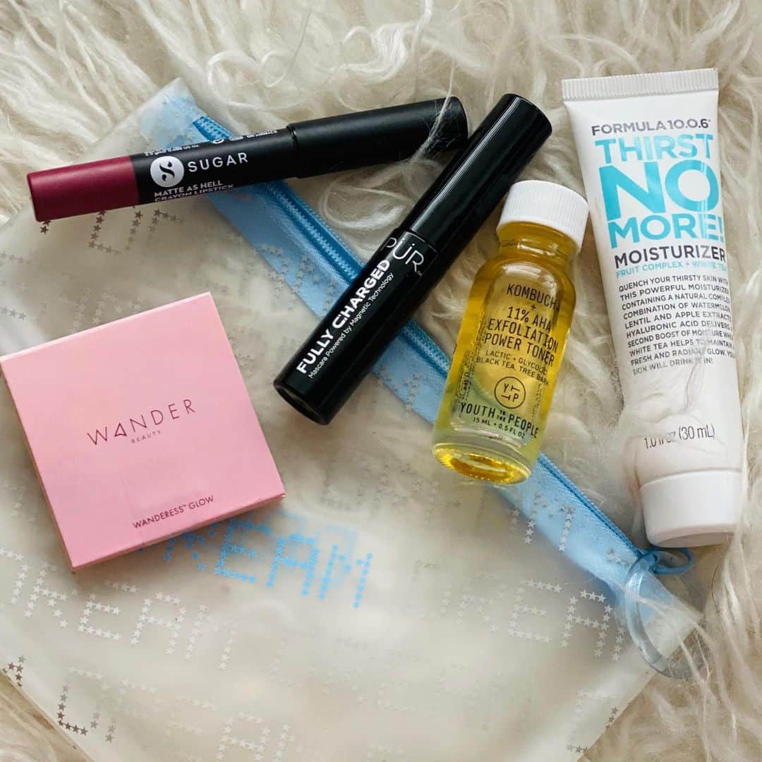 ipsyさんのインスタグラム写真 - (ipsyInstagram)「Weekend plans, in the bag. What new faves are you trying out this weekend? RG: @estherkuria1 #IPSYDreamIt  Products Here:  @youthtothepeople Kombucha + 11% AHA Exfoliation Power Toner  @trysugar Matte as Hell Lip Crayon in Stephanie Plum @purcosmetics Fully Charged Mascara Mini in Black @wander_beauty Wanderess Glow Highlighter in After Hours @formula1006us Thirst No More Moisturizer   #cosmetics #beauty #makeup #makeupsubscription #makeupaddict #ipsymakeup #beautyobsessed #beautybox #subscriptionbox #makeuplooks #ipsymakeup #beautyproducts #flatlay #flatlaystyle #flatlayoftheday」1月30日 10時00分 - ipsy