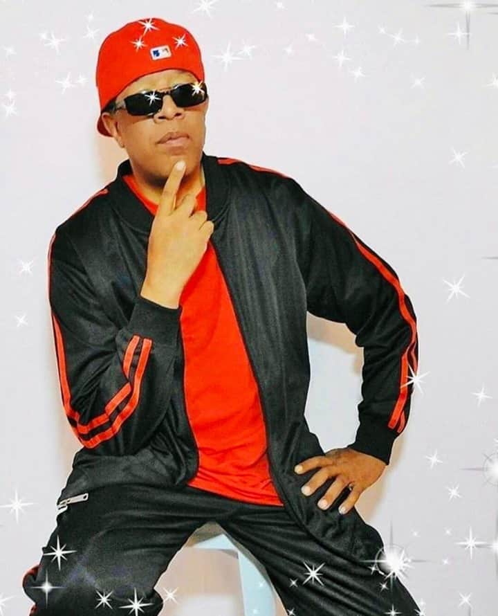 タイラ・バンクスのインスタグラム：「In creating @smizecream, I’m making sure music is a big part of the brand (just ask @TheDJSplitz!). So, we got an ANTHEM, y’all!⁠ ⁠ The ICON behind the world famous song “Cha Cha Slide” 🎧 @officialdjcasper is bringing his vocals to our @smizecream anthem!⁠ ⁠ You know there’s gonna be some dance choreography, too, complete with catwalk spins and everything! 🔥💃🏽🔥 Oh yeah!」