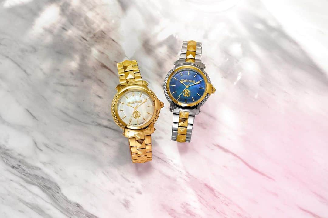 LOVELESS/GUILD PRIME 公式アカウントのインスタグラム：「. 『 roberto cavalli by FRANCK MULLER POP-UP STORE 』  DATE : 1.29fri - 2.14sun PLACE : @loveless_tenjin   「roberto cavalli by FRANCK MULLER(ロベルト・カヴァリ バイ フランク・ミュラー)」は、一目で魅了されてしまう、感性を揺さぶられる何かがある、そんな時計を提案。  ラブレスでもファンの多い「roberto cavalli by FRANCK MULLER」の限定ストアを、ラブレス天神店にて上記期間開催いたします。  ロベルト・カヴァリ バイ フランク・ミュラーウォッチは、スイスの高級時計を代表するブランド「FRANCK MULLER」の製造監修と、イタリアを代表するファッションブランド「roberto cavalli」のデザイン監修によりハイファッション性とクリエイティブなデザインのタイムピースを世に送り出す。  天才時計師による多くの熱狂的ファンを持つフランク・ミュラー。ロベルト・カヴァリのオリジナリティとスタイリッシュな革新性。  互いのDNAが惜しみなく注がれた息を飲む美しさを作りだします。  @robertocavalli_by_franckmuller @robertocavalli_by_fm_jp  #loveless #lovelessselect #loveless_select  #lovelesstenjin  #robertocavalli #franckmuller  #ロベルトカヴァリバイフランクミュラー  #ラブレス天神 #ラブレス #ラブレスセレクト」