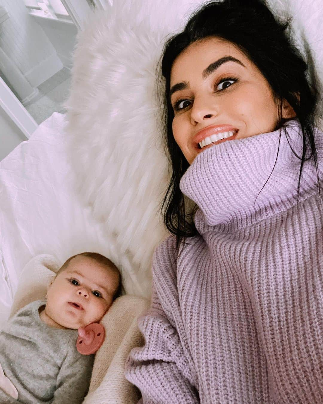 Sazan Hendrixさんのインスタグラム写真 - (Sazan HendrixInstagram)「My day may or may not have ended with a shart 😷👶🏻🤷🏻‍♀️ Documented on Stories 💜 Happy weekend everyone! #dayinmylife #tgif #momlife」1月30日 10時08分 - sazan