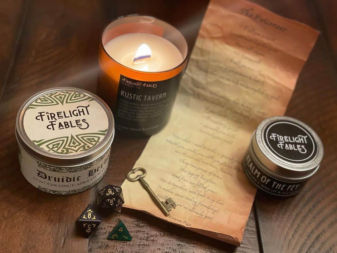 クレア・グラントのインスタグラム：「Ready for my weekly @dndwizards game with these cozy candles from @firelightfables. LoveLoveLove.」