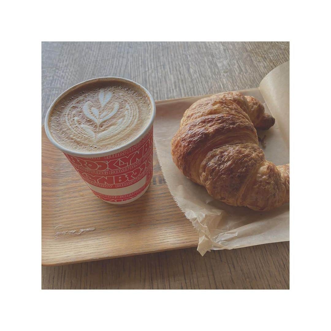 小泉里紗さんのインスタグラム写真 - (小泉里紗Instagram)「kafe𖠚ᐝ Hari ini mau ngapain?😊 #kafe #cafe #pagi  #brooklynroastingcompany」1月30日 10時04分 - risa_kizm