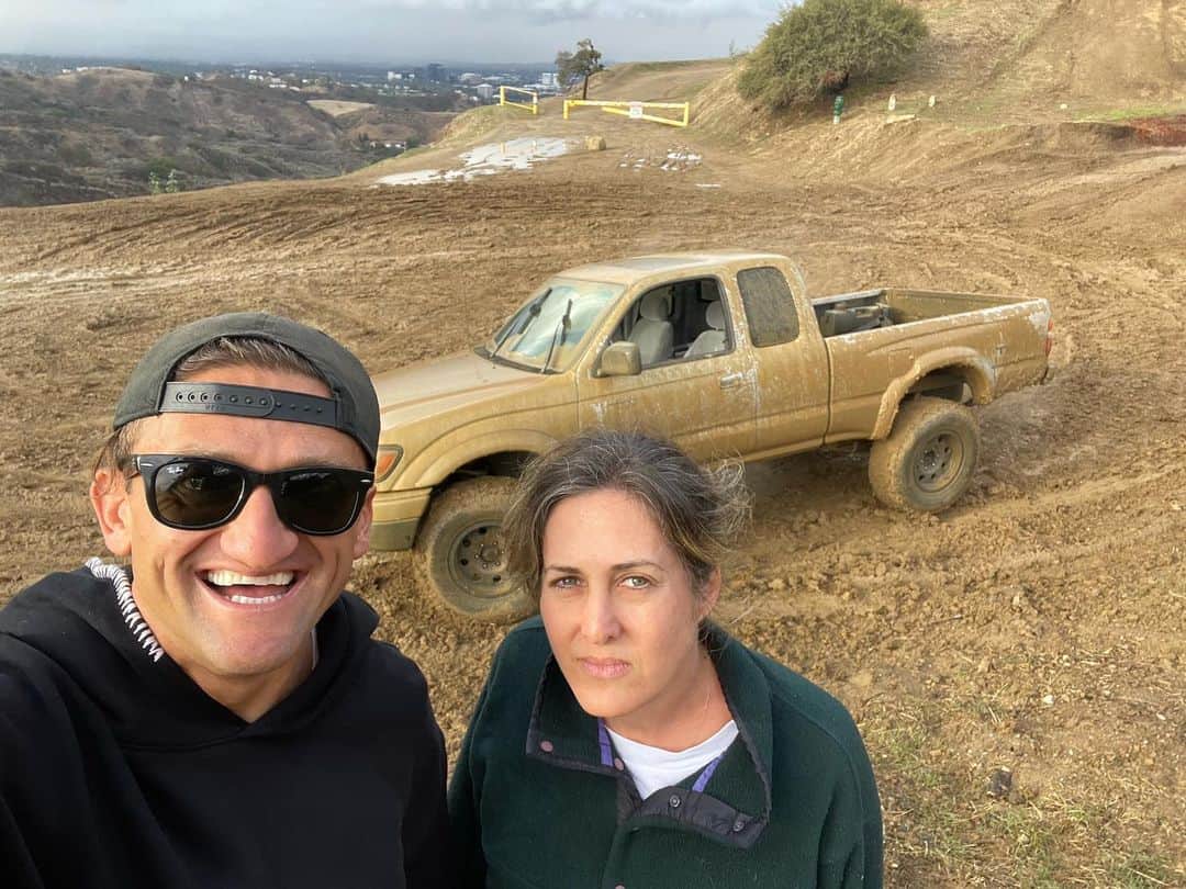 ケイシー・ネイスタットのインスタグラム：「and that’s the last time she lets me pick the ‘date night activity’」