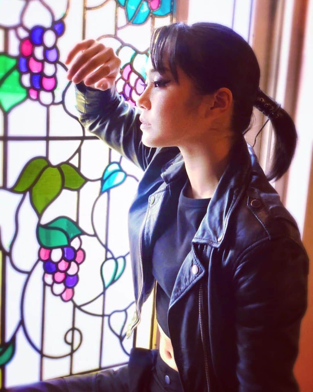 のインスタグラム：「映画MADCATS 本日で、5日間のロケが一旦終わります。  あと1日でオールアップかな🐱 残虐な役も楽しい。🌚   #daytodaylife #日常 #黒髪ロング #黒髪ロングストレート #低身長 #低身長ファッション #低身長女子 #黒髪 #blackhairstyles #blackhair #longhair #action #アクション #fighter #ファイター #fighters #actress #actionactress #キックボクシング #キックボクシング女子 #ミット打ち #最高  #japanesegirl #japanese #japanesegirls」