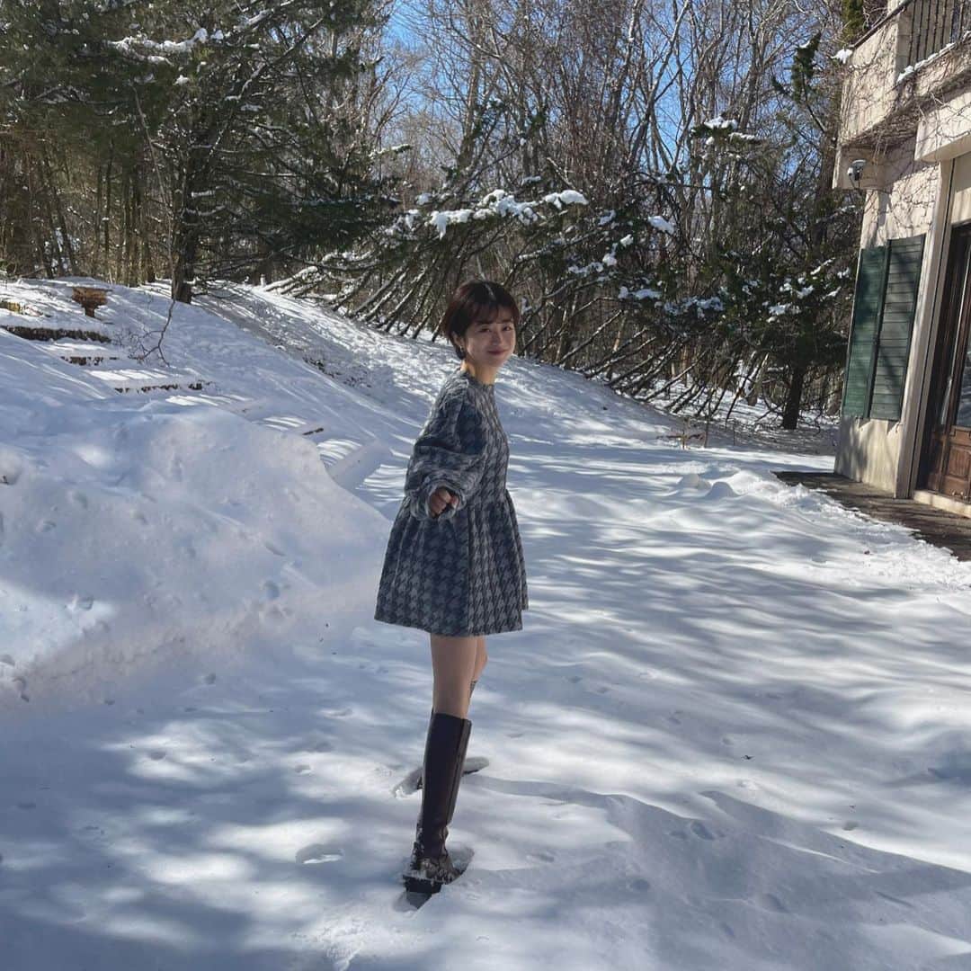 YUYUさんのインスタグラム写真 - (YUYUInstagram)「雪❄️とお気に入りの新作ワンピ💘 #snowwhite#bibiy.」1月30日 10時34分 - yuyukmt