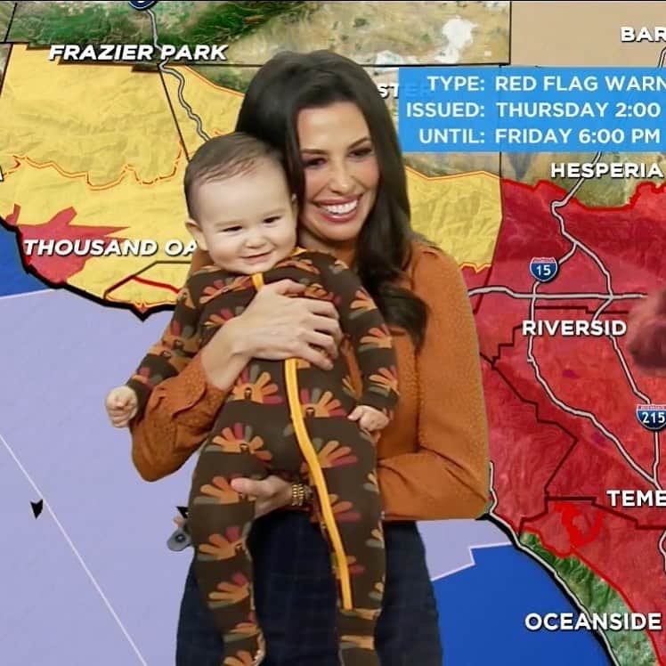 People Magazineさんのインスタグラム写真 - (People MagazineInstagram)「The most adorable cameo! 🌦 Leslie Lopez, a Los Angeles meteorologist mom, proved just how relatable her work-from-home struggles truly are after her 9-month-old son crashed her live television broadcast and stole the hearts of viewers around the city — and beyond. 🙌 Several viewers celebrated Lopez for normalizing a mom's work-life balance. "Saw this & it brought tears to my eyes," wrote one viewer, "as a mom who worked as a freelancer from home for years & had to 'hide' my beautiful babies to remain 'professional,' I am grateful that one thing this pandemic has done is changed that narrative. You go, Momma!" Tap the link in bio to watch the sweet moment unfold. ❤️ #Regram @abc7leslielopez/@abc7la」1月30日 10時32分 - people