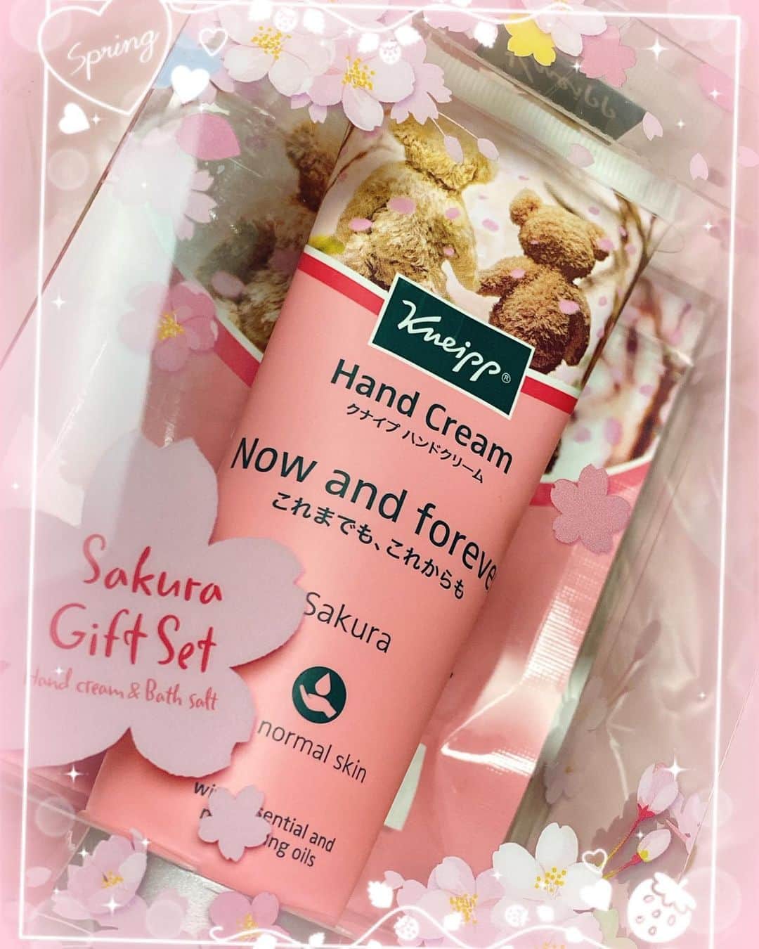 倉田雅世のインスタグラム：「先日、ラブリーな先輩から、ハンドクリーム＆バスソルトを頂きました\(//∇//)\ クマ❣️サクラ🌸かわいい💕 ありがとうございます💖 おうち時間にこれで癒されます✨ #クナイプ」