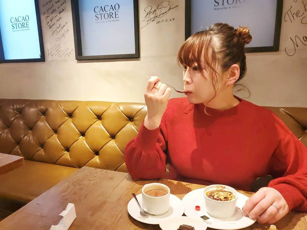 千鶴さんのインスタグラム写真 - (千鶴Instagram)「. 久々に代々木八幡にきたから #cacaostore ☕ 久々にきて癒された♡  チョコレートプリンにビターココア ビターチョコレート🍫半目になる位幸せw  妊娠後期から急に甘いもの欲する…あるあるなの？  #代々木八幡カフェ  #代々木公園カフェ  #chocolate」1月30日 10時54分 - chiduru9898