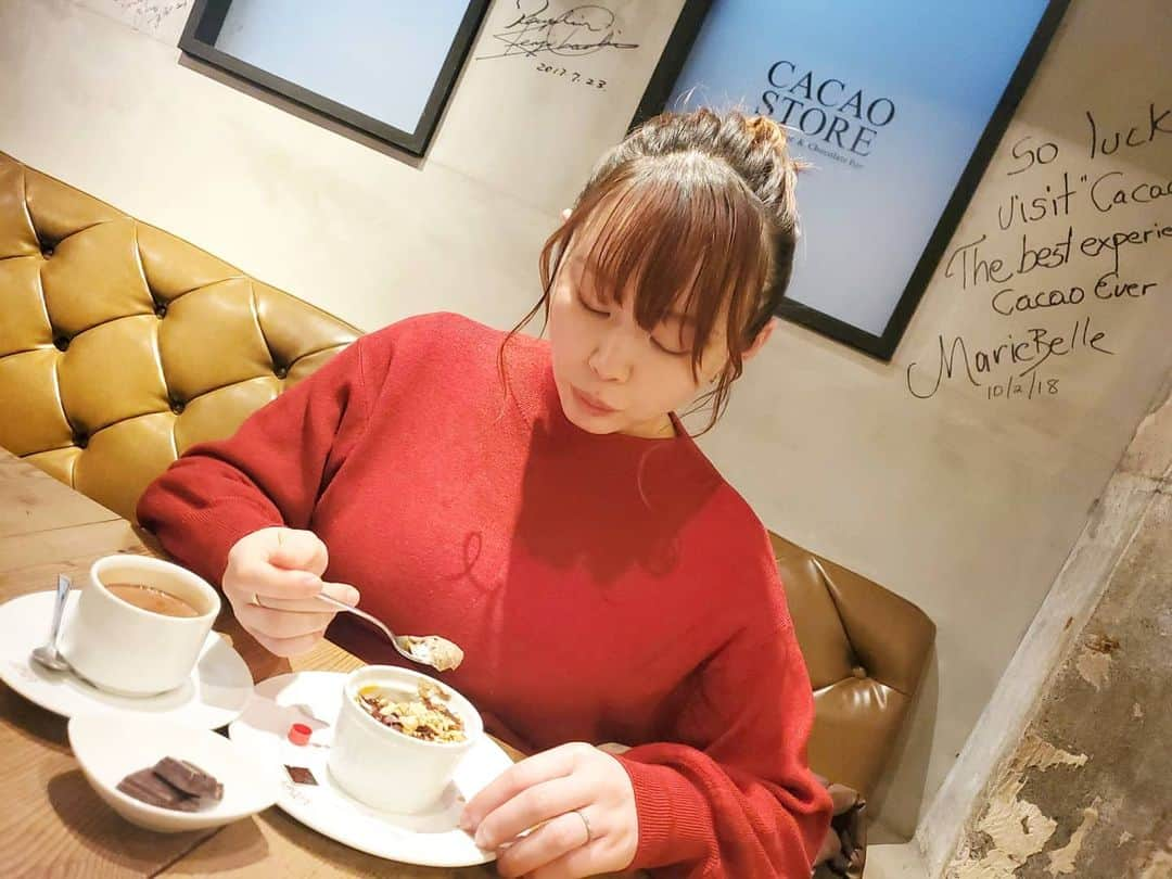 千鶴さんのインスタグラム写真 - (千鶴Instagram)「. 久々に代々木八幡にきたから #cacaostore ☕ 久々にきて癒された♡  チョコレートプリンにビターココア ビターチョコレート🍫半目になる位幸せw  妊娠後期から急に甘いもの欲する…あるあるなの？  #代々木八幡カフェ  #代々木公園カフェ  #chocolate」1月30日 10時54分 - chiduru9898