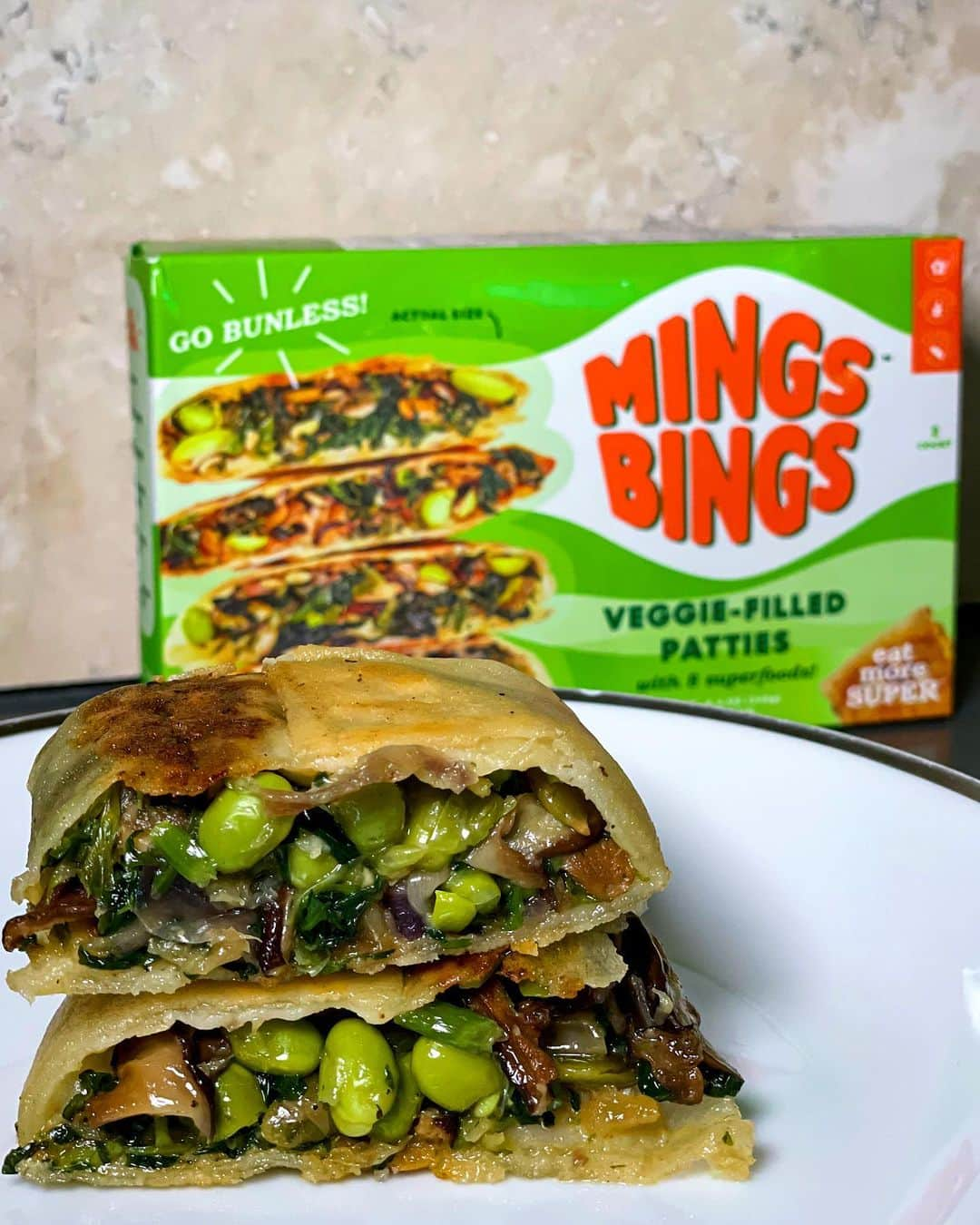 アレックス・シブタニさんのインスタグラム写真 - (アレックス・シブタニInstagram)「We were so excited to try a new creation from our friend, Ming Tsai. @mingsbings are vegan, gluten-free, and nut-free veggie patties packed with flavor. 8 superfoods including watercress, edamame, red onion, pepitas, garlic, and ginger are folded inside a brown rice wrapper (no bun).   You can prepare the bing in an oven or in a pan without using any oil in just a few minutes. We made ours in a pan and were super impressed. It’s amazing that some of the proceeds support Dana-Farber Cancer Institute and Family Reach! Congrats, @mingtsai!   @shibsibsfood #shibsibsfood #bing #mingsbings」1月30日 10時56分 - shibsibs