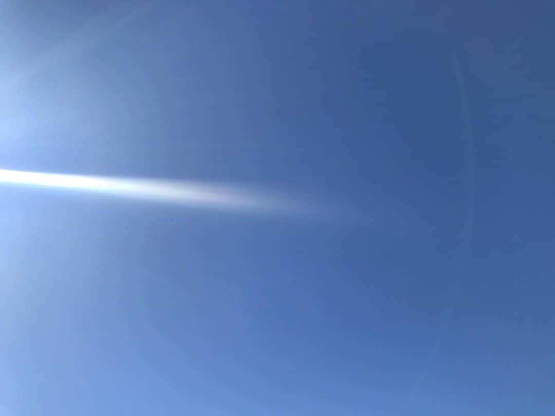 畑中葉子さんのインスタグラム写真 - (畑中葉子Instagram)「快晴☀️ 雲一つない空。 太陽の光りが弧を描く様が美しい。  畑中葉子がパーソナリティを務めるラジオ日本『エアリズミック・レディオ』1/29（金）ストリーミングがアップされました。 「重鎮から言われた言葉とは⁈」 ラスト5分前あたりからです。 是非、お聴きくださいね💕  ストリーミング http://www.tk1.co.jp/rrr/rrr-2021-1-29B.mp3  #エアリズミックレディオ  #ロックラッシュレディオ  #ラジオ日本 #快晴 #空 #イマソラ #景色 #風景」1月30日 10時57分 - hatanaka_yoko