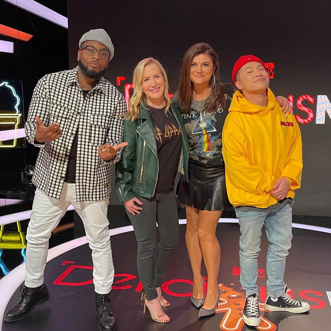 ティファニー・ティーセンのインスタグラム：「It’s #friday and man I love this #fun #funny crew of mine. @deliciousnessmtv」