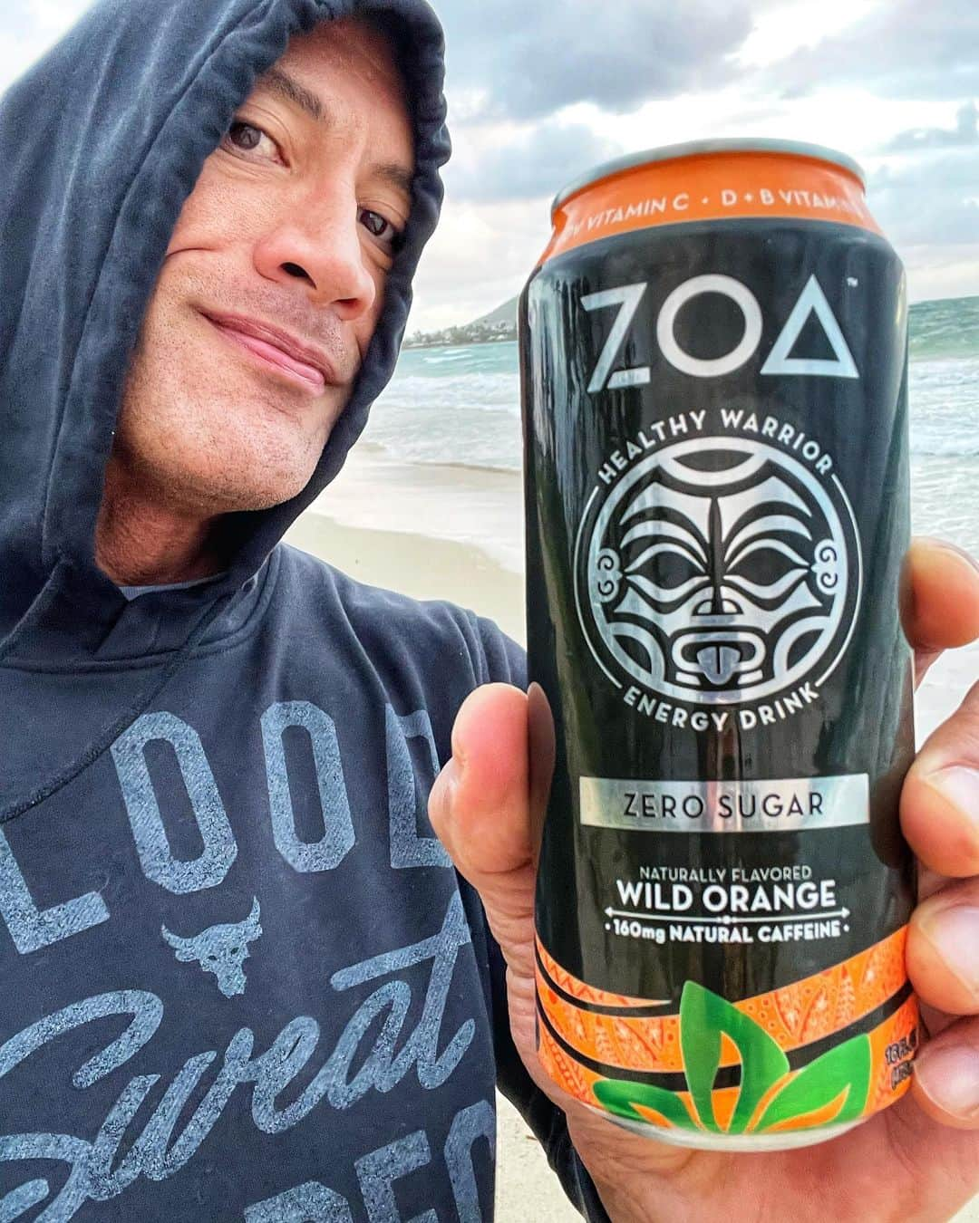 ドウェイン・ジョンソンさんのインスタグラム写真 - (ドウェイン・ジョンソンInstagram)「Anchoring my mornings with a delicious @zoaenergy🍃 and a meditative 645am walk on an empty, quiet beach.  It’s perfect.  I know you all have your version of what gives you balance and peace.   Had a crazy realization this morning - I haven’t walked freely on a beach without fanfare since 1996 (true story).... before I became all famous and stuff for wearing a turtle neck, fake jewelry and a fanny pack 🤣🤦🏽‍♂️   It’s good to be home - and man, the mental clarity I’ve gotten.   Morning oceans and ZOA = energetic soup for the soul.   #Home🪝🌺 #ZOA 🍃 #ZoaEnergy✨」1月30日 11時13分 - therock