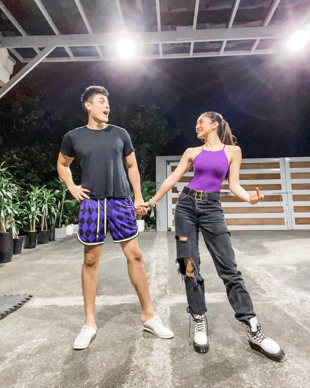 Kim Chiuさんのインスタグラム写真 - (Kim ChiuInstagram)「Terno yan??!!!😅 lels found ourselves matchy matchy!!!!😍 haha   this calls for U-ltimate B-onding E-xperience  UBE as what xi always say!!!😅 where to?? 🤔 @xianlimm   Happy #ube weekend everyone!💜」1月30日 11時26分 - chinitaprincess
