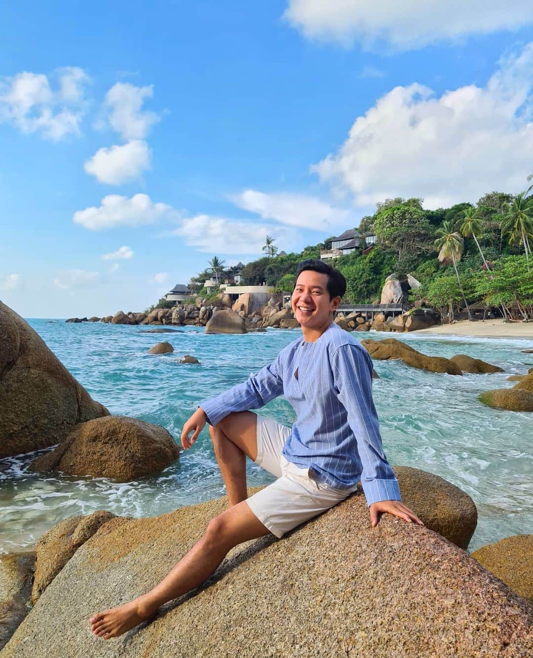 アイス・サランユーのインスタグラム：「กายหยาบกลับมาแล้ว กายละเอียดยังอยู่ 🌊 @silavadeeresort  Slide🔜 ภาพ ต่อไป มี Pro เด็ดมาบอก  โปรโมชั่นอัพเกรดเดือน กุมภา ติดต่อ รรได้ที่ www.silavadeeresort.com  #silavadee  #silavadeepoolsparesort」