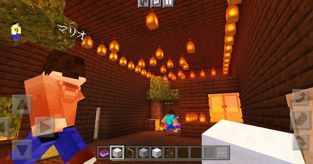 おもちゃんねるんのインスタグラム：「マイクラ。 １枚目 5歳の娘が作った家。 ２枚目 8歳の息子が作った家。 ３枚目 40の親父が作った何か。 子供達には勝てないです(笑)」