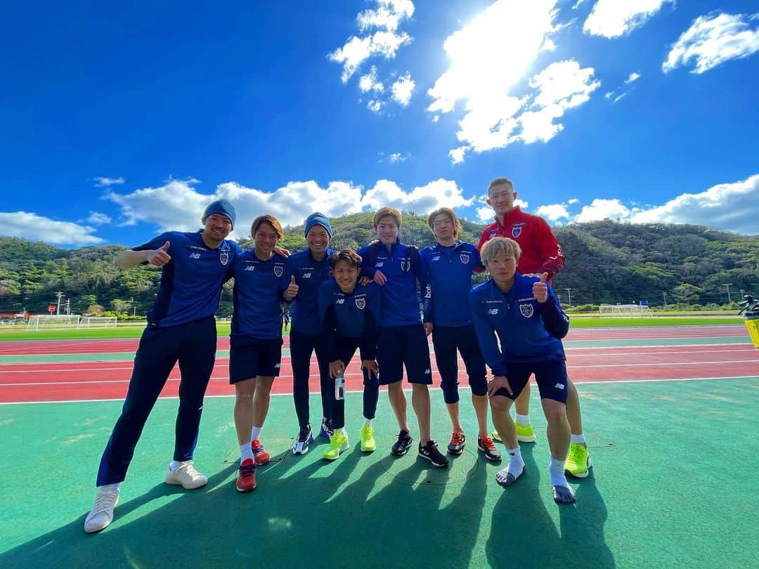 小川諒也のインスタグラム：「国頭村キャンプ終了！ これから移動でーす 空綺麗すぎ！ #fctokyo #国頭村 #小川諒也」
