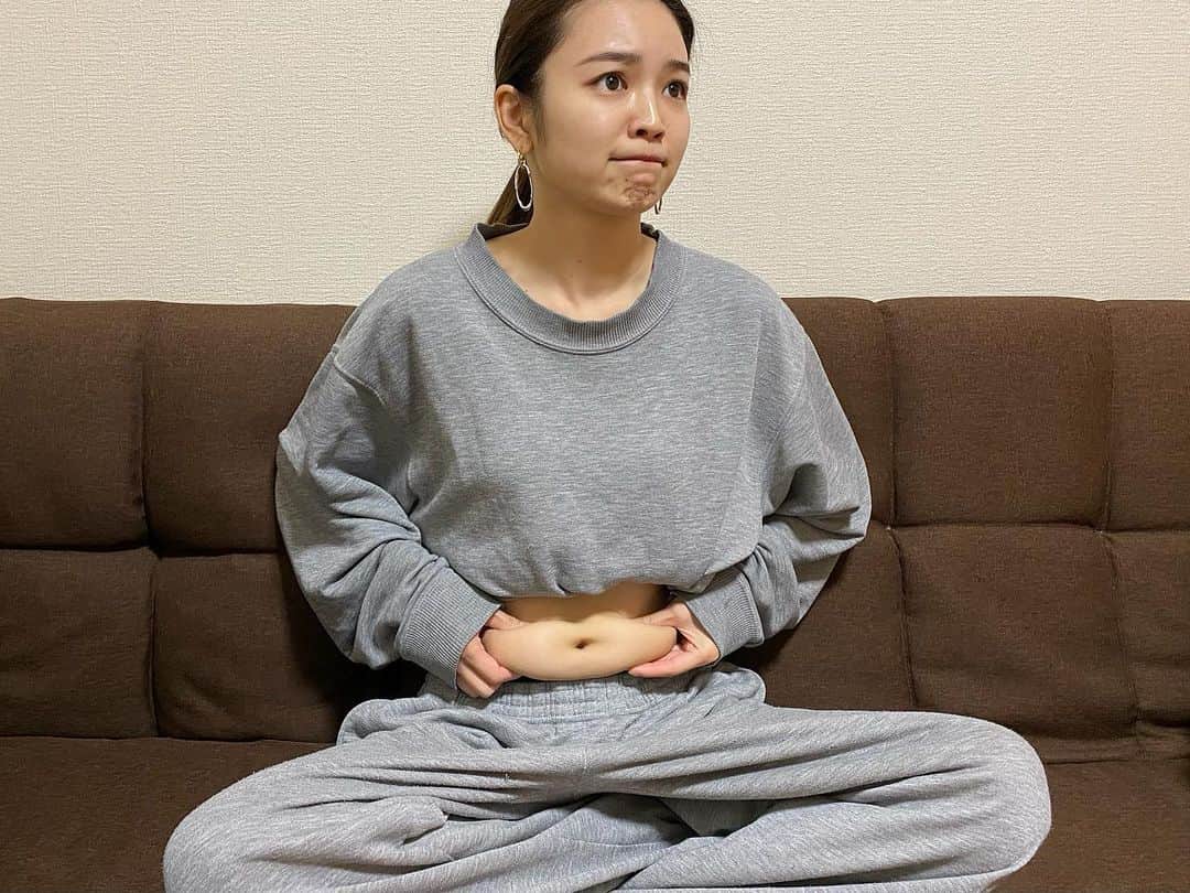 富久美玲のインスタグラム：「_ . - 宣言　-  今日から私ダイエットを始めます。 (人生初) . これはリアルです。 . こうやって記録として載せていけば 絶対にサボれないので🤣💪 という訳で全てをさらけ出して ここで宣言させて頂きましたwww . #ダイエット記録」