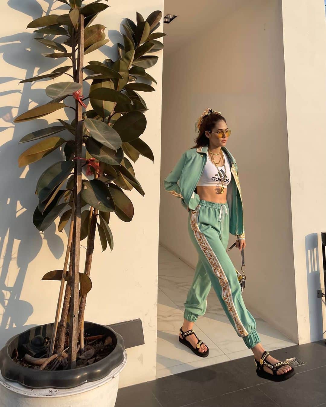 Araya Alberta Hargateのインスタグラム：「🍃 #abbieverydamnday」