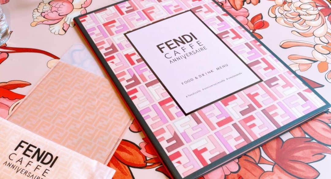 岡英里さんのインスタグラム写真 - (岡英里Instagram)「ついに…💕  #fendicaffe #fendicafe #fendi #anniversaire #anniversairecafe #omotesando #japan #fendiカフェ #フェンディ #アニヴェルセル #アニヴェルセル表参道 #期間限定 #コラボカフェ #可愛い #かわいい #ピンク #ぴんく #pink #表参道カフェ #女子会 #デート #女子力高い空間 #ついに #やっと #fendiカフェ行ってきた #😂」1月30日 11時38分 - okaeri0424