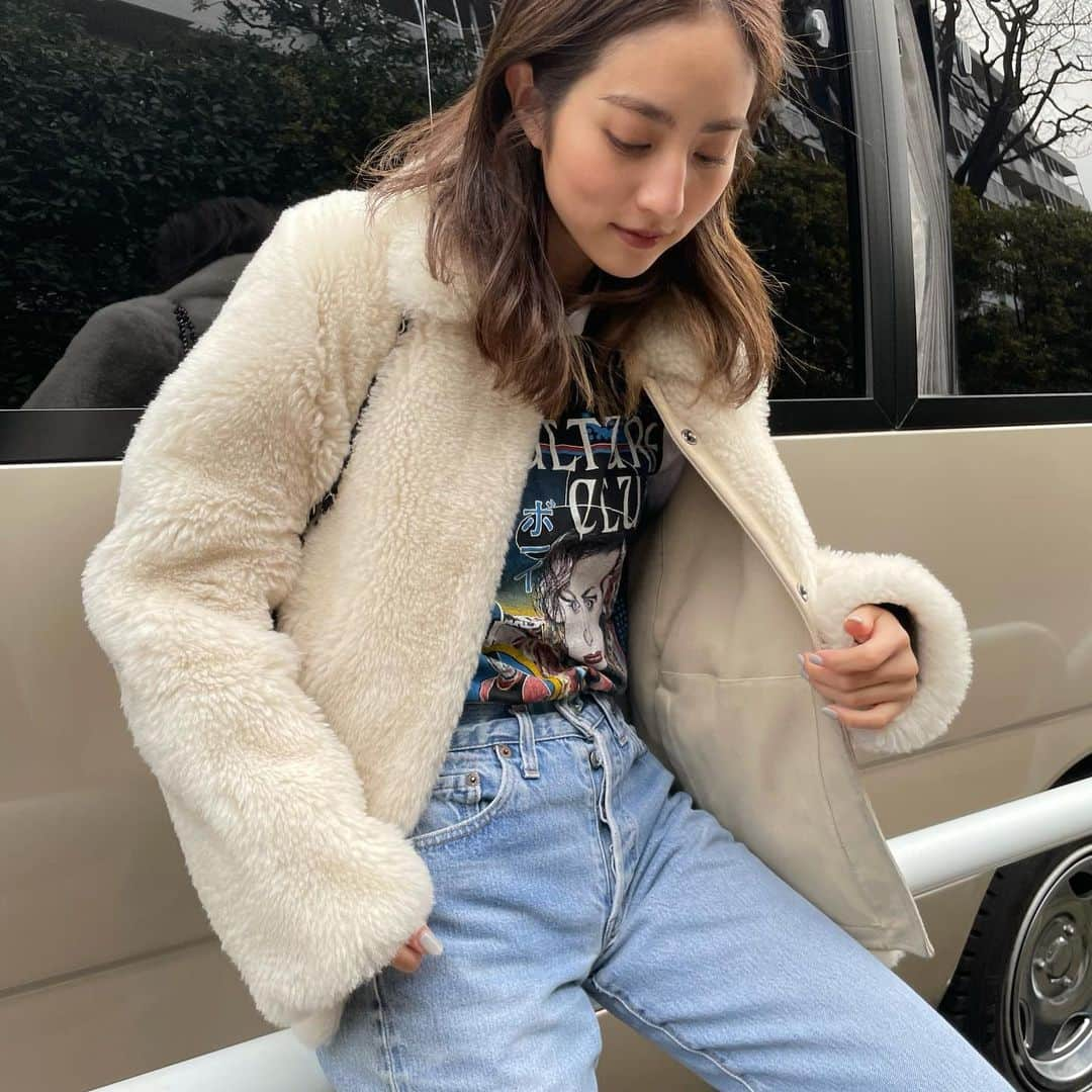 堀田茜さんのインスタグラム写真 - (堀田茜Instagram)「#あかねのしふく  tops vintage @h_beautyandyouth  denim vintage @levis_japan  outer @superamarket  shoes @clarksshoes  bag @chanelofficial  (ボタンが🤫)」1月30日 22時53分 - akanehotta