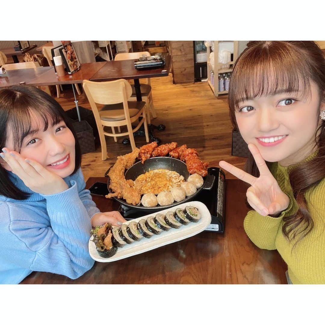 吉川茉優さんのインスタグラム写真 - (吉川茉優Instagram)「． ヤンニョムチキン×ハニーソースチキン×チーズボール  バーナーで炙ったチーズに絡めて 食べたらもう至高でした…！！！ キンパもGood♡  #韓国 #韓国料理 #チキン #チーズボール #キンパ #渋谷 #渋谷ランチ #渋谷グルメ #いつかのランチ #ホンデポチャ #instagood #instalike #instafood #먹방 #맛집 #먹스타그램 #맛스탁그램」1月30日 21時29分 - mayu_yoshikawa_uug2ki