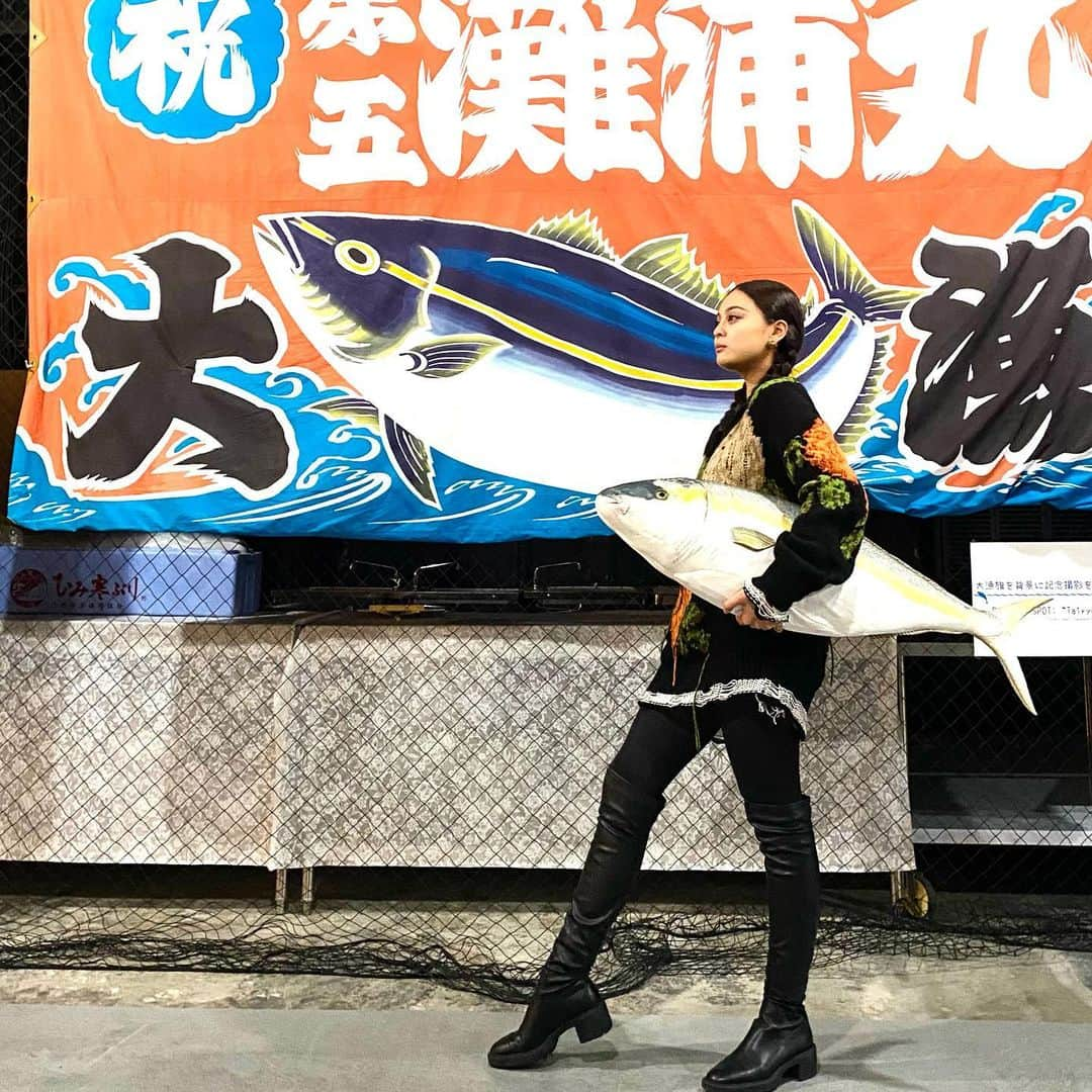 遊海 Yuumiのインスタグラム：「The delicious prefecture of Yellow tail in Japan <Toyama> ✨ 鰤の美味しい県は富山県！！　鰤とその漁業のミュージアム！yellow tail and the fishery museum! Don’t miss the show on TV8 Malaysia tmr at 17pm ❤️🇲🇾 #toyama #Toyamaprefecture #japan #visitjapan #tv8 #tv8malaysia #fishing #富山　#富山県　#きとキュン #富山旅行 #鰤　#漁業　#日本　#観光　#visittoyama #toyamacity #yellowtail #mediaprima  #cooljapan」