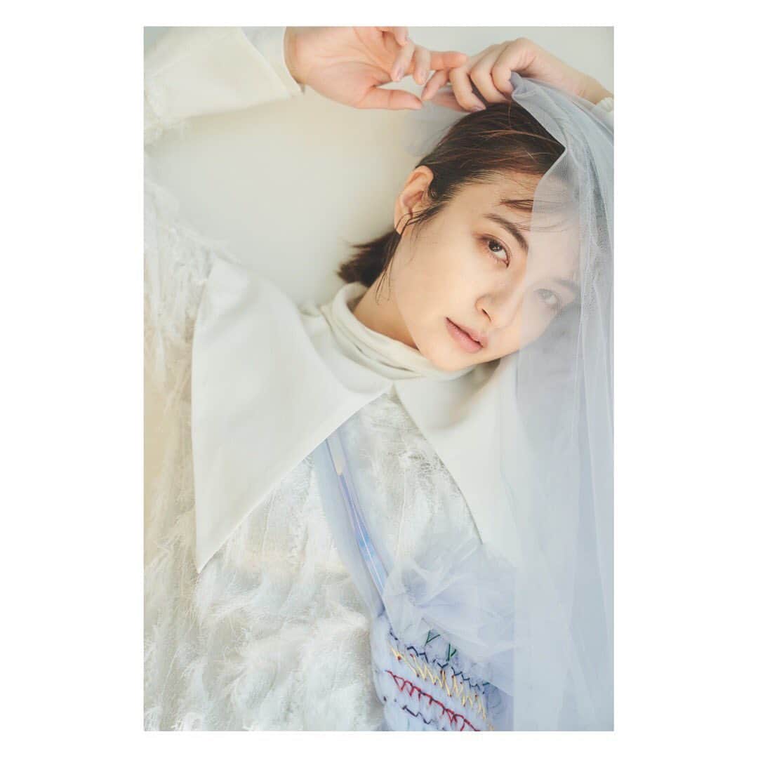 樋井明日香 さんのインスタグラム写真 - (樋井明日香 Instagram)「素敵女の子チームで楽しすぎた撮影でした☺️❤️ 打ち合わせからどうしよー あーしよー とみんなでイメージの共有をして本当に素敵な写真ができました😍 感謝🙏❤️ 📸 @shiho_s__  👗 @ne_708  💄 @sarinakanaoka」1月30日 21時31分 - hinoiasuka_0108