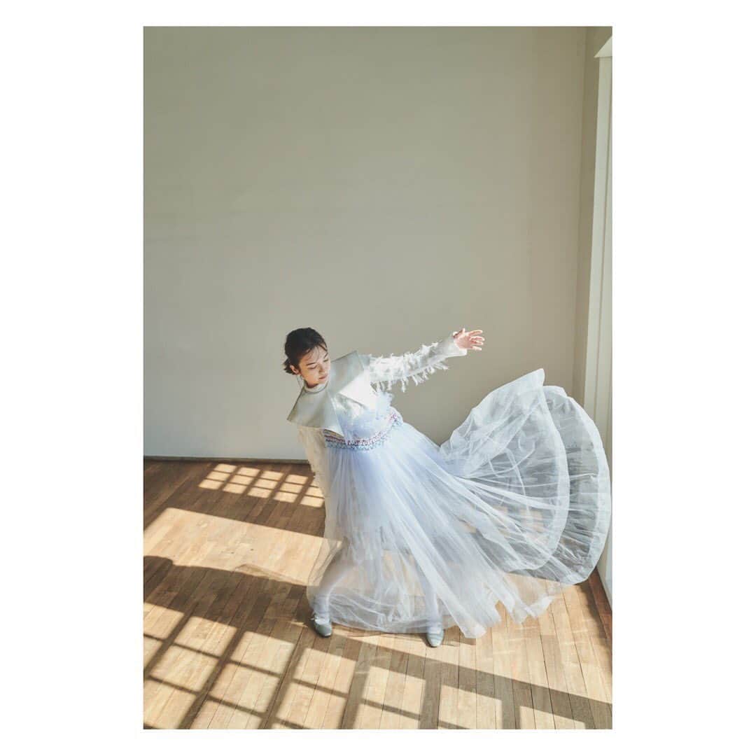 樋井明日香 さんのインスタグラム写真 - (樋井明日香 Instagram)「素敵女の子チームで楽しすぎた撮影でした☺️❤️ 打ち合わせからどうしよー あーしよー とみんなでイメージの共有をして本当に素敵な写真ができました😍 感謝🙏❤️ 📸 @shiho_s__  👗 @ne_708  💄 @sarinakanaoka」1月30日 21時31分 - hinoiasuka_0108