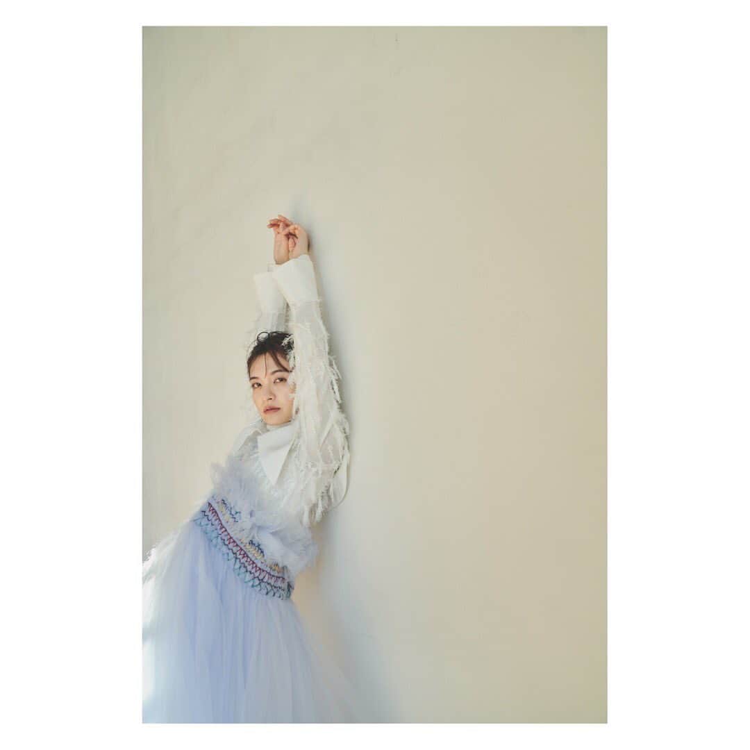 樋井明日香 さんのインスタグラム写真 - (樋井明日香 Instagram)「素敵女の子チームで楽しすぎた撮影でした☺️❤️ 打ち合わせからどうしよー あーしよー とみんなでイメージの共有をして本当に素敵な写真ができました😍 感謝🙏❤️ 📸 @shiho_s__  👗 @ne_708  💄 @sarinakanaoka」1月30日 21時31分 - hinoiasuka_0108