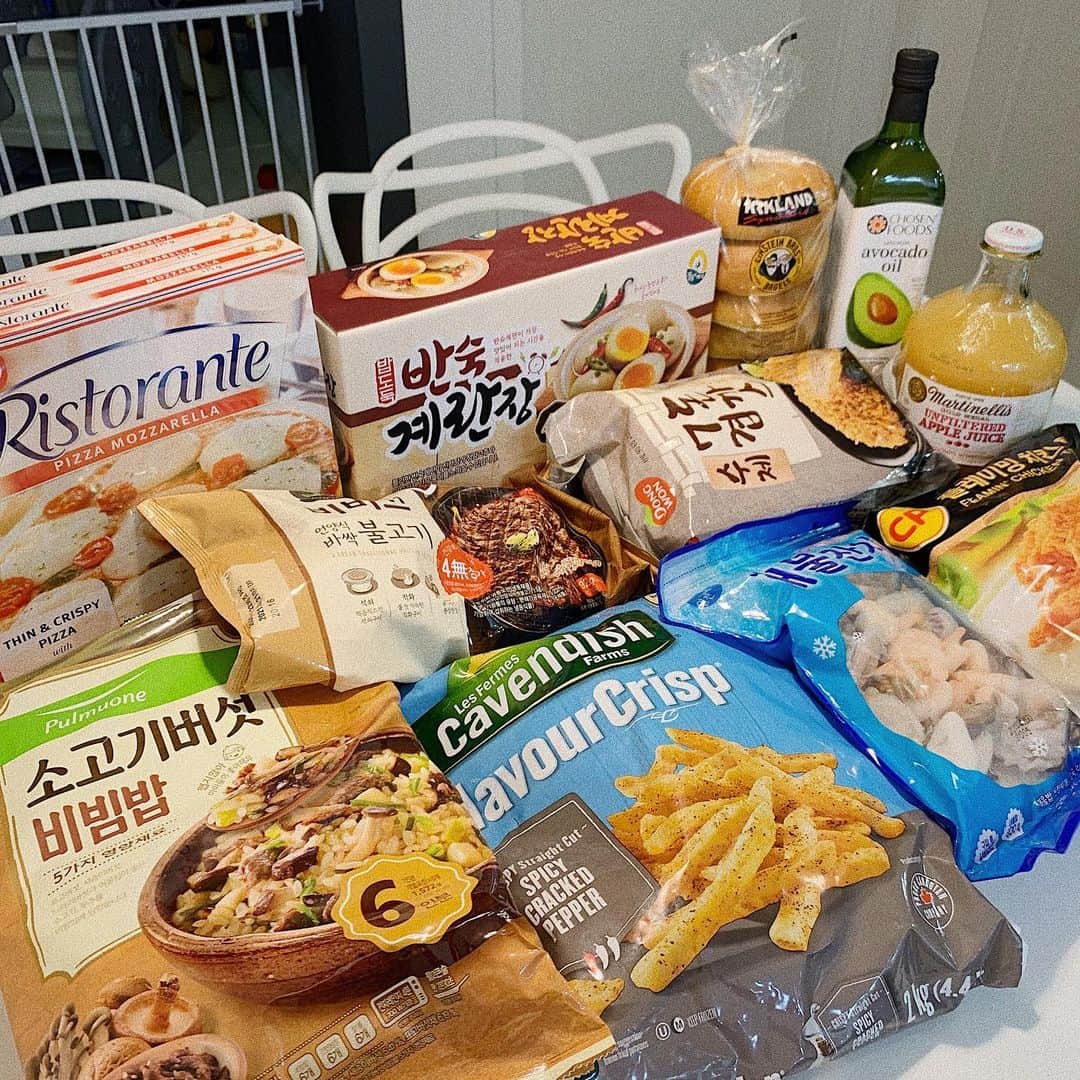 キム・ヒナのインスタグラム：「오랜만에 코코 냉장고 채우기 🍕🍖🍟」