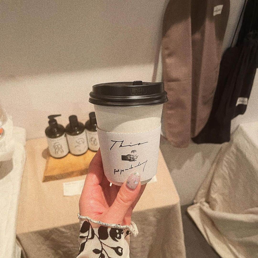 ひこ乃さんのインスタグラム写真 - (ひこ乃Instagram)「⠀ ⠀ たまたま見つけた可愛いお店🤍 店内でいい匂いだったアロマオイルと 欲しかったハンドソープをget🐈⠀ ⠀ コーヒーのテイクアウトもあったから迷わず☕️🤎⠀ ⠀ #austinaustin#selectshop」1月30日 21時33分 - hikono0909