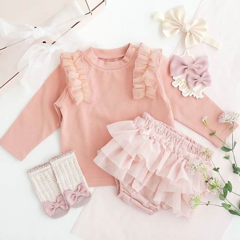 かわいいベビー服・子供服Babychuさんのインスタグラム写真 - (かわいいベビー服・子供服BabychuInstagram)「【新作出産祝いぞくぞく登場🎁べびちゅでしか贈れないオリジナルセットも大人気💕】 . まだまだ気軽にお出かけができないから 贈ろうと思っていた出産祝いがまだ決めれていないという方も多いですよね💦 . そんな方にはべびちゅのギフトセットがオススメ😉☝️ べびちゅのママバイヤーが出産祝いにオススメの商品をピックアップしてセットにしているから、安心して贈れると大好評頂いてるんです☺️ . 春に贈るのにピッタリの新作セットも登場👍 もちろん、お相手様に直送OK 2月にお相手様に届くように今すぐ決めちゃお‼️ . べびちゅHPの上部バナー『セレクトギフト』からチェックしてね✔️💁‍♀️ . . #べびちゅギフト #べびちゅセレクトギフト #べびちゅ #babychu #ig_kidsphoto #ig_babyphoto #かわいい #子供服 #ベビー服 #親バカ部 #女の子 #男の子 #娘 #息子 #赤ちゃん #ベビーコーデ #キッズコーデ #ベビーファッション #キッズファッション #出産祝い #baby #babychujp」1月30日 21時36分 - babychu2014