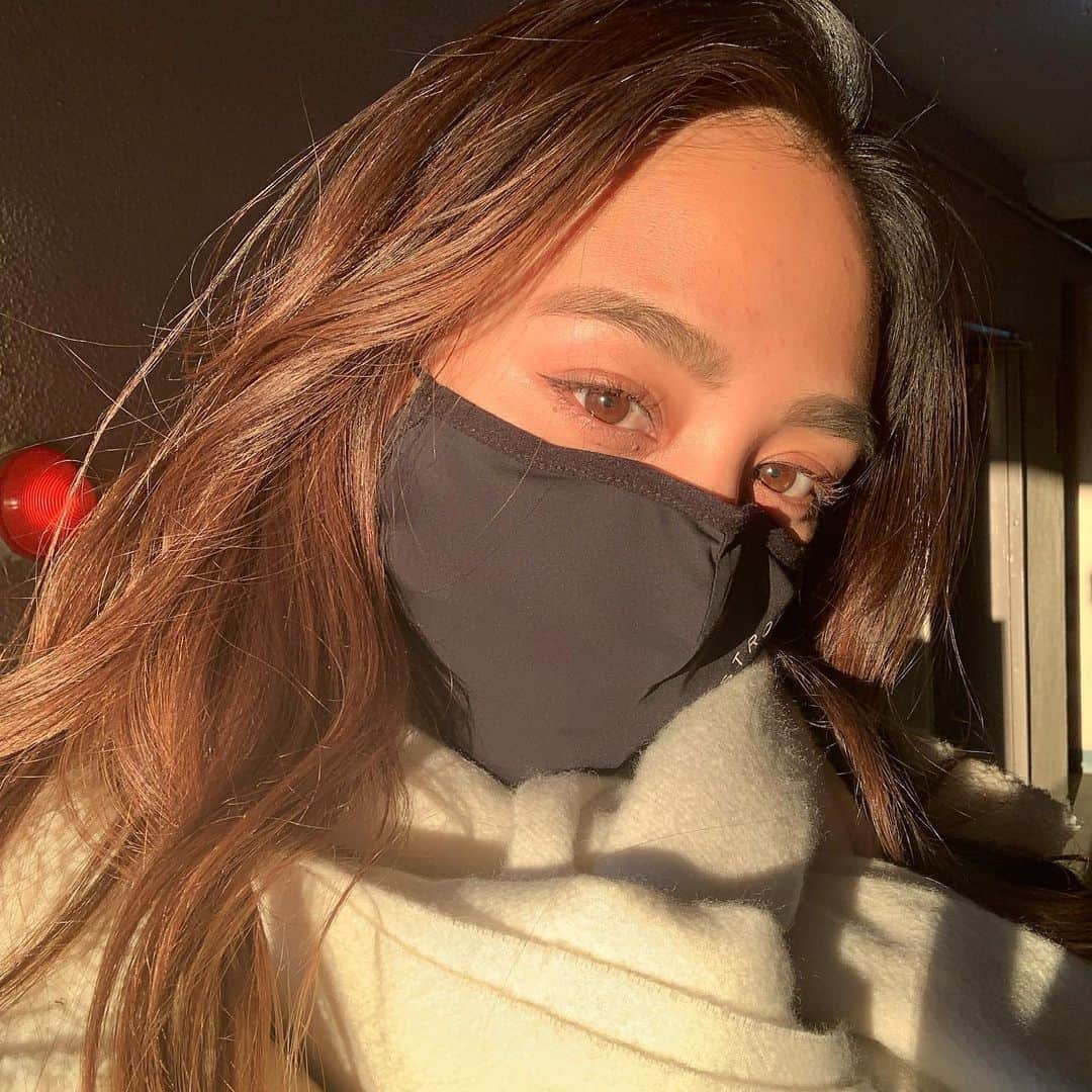 Megha Shrestha のインスタグラム：「眉毛整えて、 まつ毛パーマ @un_tomos  マスカラ  @maybellinejp (Brown)  マスクで顔の下半分隠れちゃうから目周り綺麗にしてみました🙈❤️  もっと自分磨きしたいなぁ🦋🦋 今日は、ライブありがとございました♡また来週〜#amimona」
