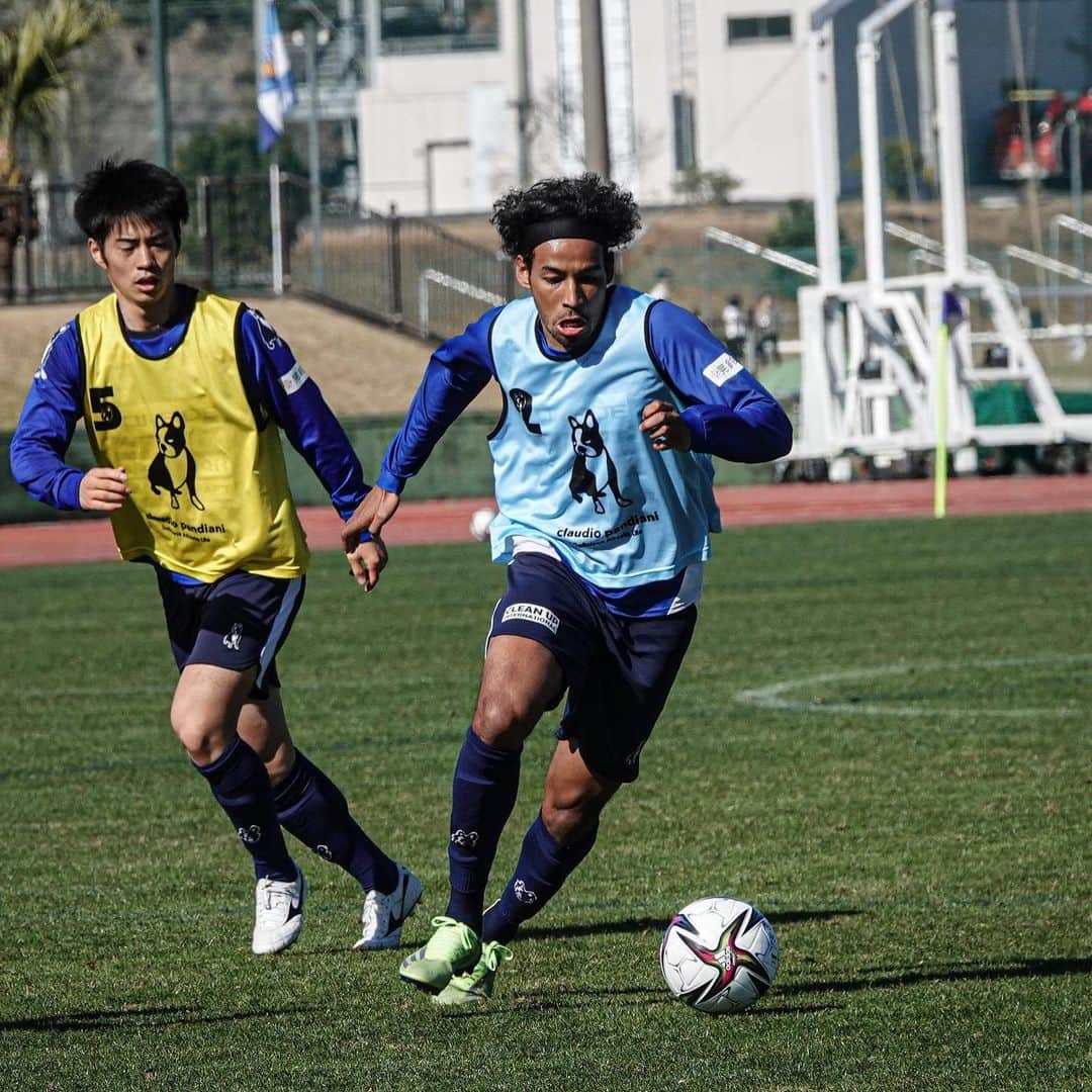 横浜FCさんのインスタグラム写真 - (横浜FCInstagram)「- 宮崎キャンプ3日目。 少しずつ実戦形式のトレーニングが増えてきています💪 - #yokohamafc #横浜FC #RECORDTHEBLUE #JLEAGUE #Jリーグ」1月30日 21時57分 - yokohamafc_official