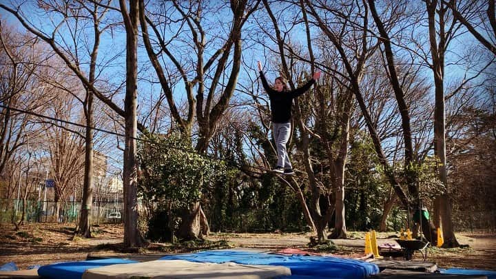 福田恭巳のインスタグラム：「. . #8partcombo  @8partcombo   #スラックライン #slackline #trickline #トリックライン #slacklife #福田恭巳 #japan #yukimi #ママアスリート #女の子ママ #体幹トレーニング #バランス」