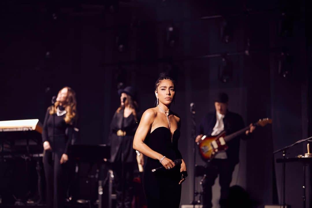 ロリーンのインスタグラム：「Ikväll ser ni mig på TV4 kl 20:00 i ”DONT STOP THE MUSIC”. Viktigt ändamål mina vänner. 🤍  Tonight you Will See me on @tv4 in ”DONT STOP THE MUSIC”. Lets get together for a good cause my loved ones . 🤍」