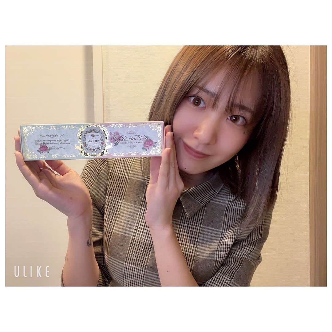 のインスタグラム：「バレンタイン限定「キューブラスク」が届きました❤️  2021年のOHZANのバレンタインのテーマが、"女性が楽しむバレンタイン"  パッケージも、ラスクも可愛くて、味も美味しい👌  私は女子友にあげたいなって思った🍫  みんなもバレンタインの参考にしてね。 そして女性に贈るのにもオススメ💓  #cafeohzan #ohzan #素敵なプレゼント #パケ買い #贈り物に最適 #バレンタイン限定 #バレンタインギフト #カフェオウザン #pr」
