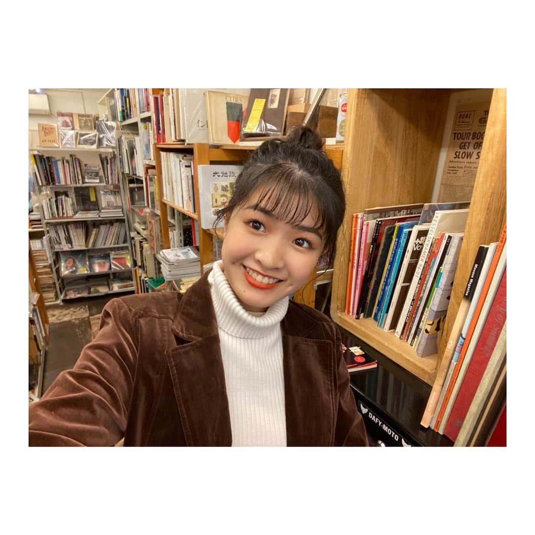 湊胡遥のインスタグラム：「. テスト撃退して参りました📖 今日はゆっくり寝ます〜 おやすみー☺︎」