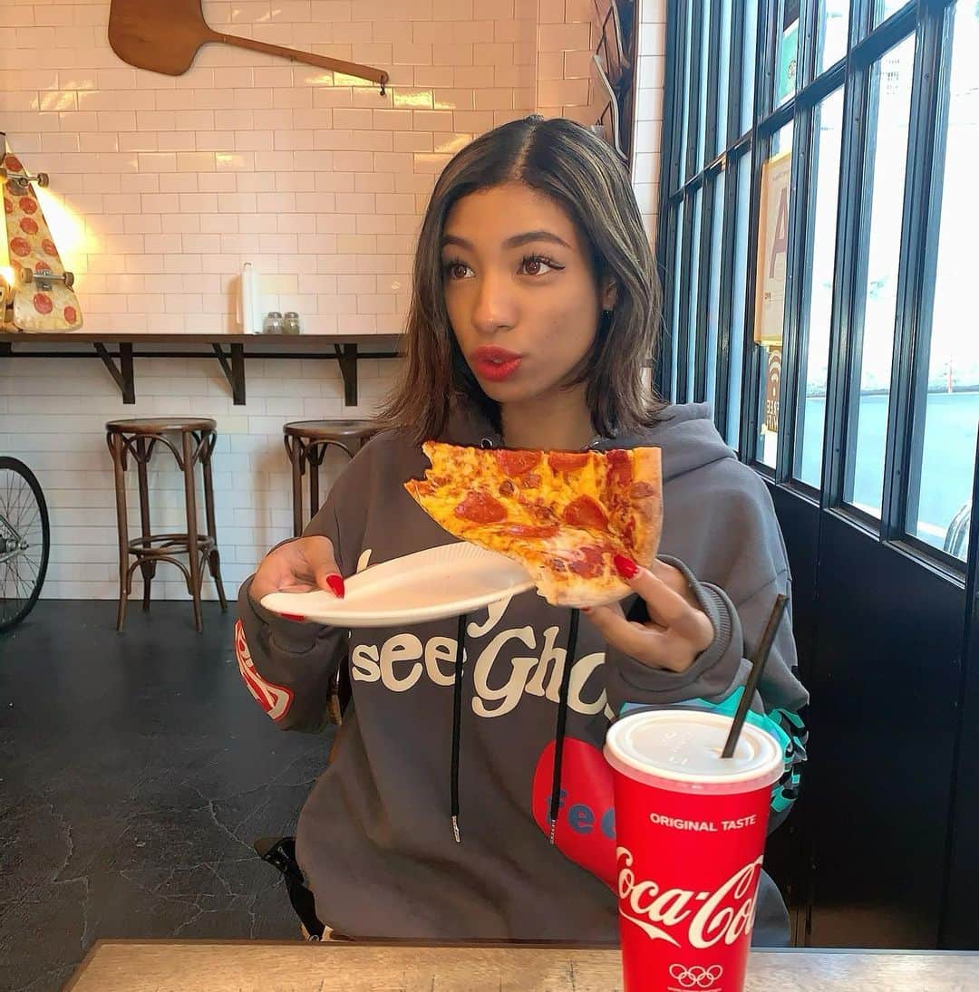 鈴木リサのインスタグラム：「#pizza #🍕#❤️」