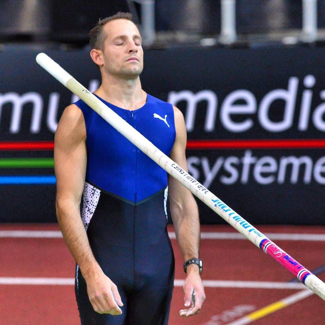 ルノー・ラビレニのインスタグラム：「Keep calm ... and Jump 🤩  ⚫️🔵 @puma @pumafrance @pumaperformance 🔵⚫️  📸 @andi.fried @worldathletics @indoormeetingkarlsruhe」