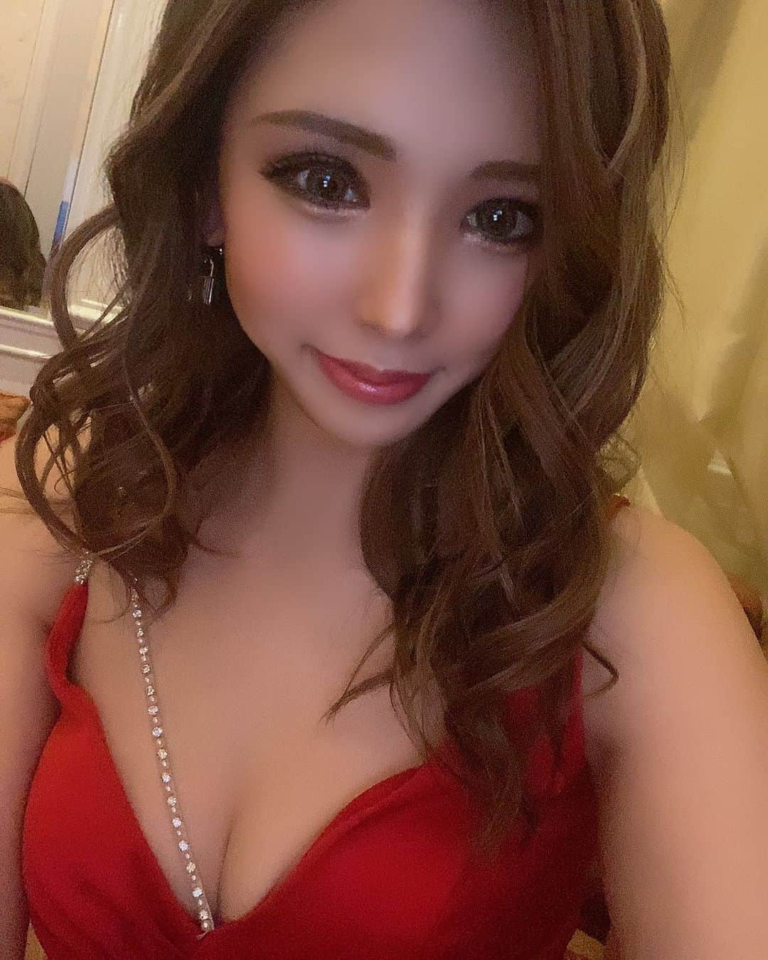 藤咲ひなたのインスタグラム：「出勤してます🥰 ひまです。 救世主🦸‍♂️  P&J 札幌市中央区南４条西３丁目 N-プレイスビル 5F 011-518-1444 💋藤咲ひなた💋」