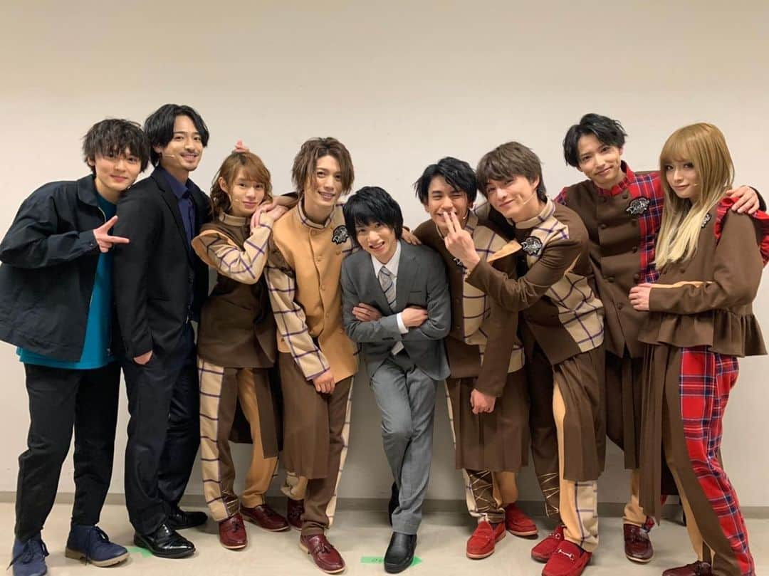 立石俊樹さんのインスタグラム写真 - (立石俊樹Instagram)「舞台「チョコレート戦争〜a tale of the truth〜」7日目ご観劇ありがとうございました🍫  本当にあっという間なもので明日で最後です。支えて下さる各セクションのスタッフの皆さん、楽屋でのたわいもないみんなとの会話、観劇して下さる皆さんが居ることで、舞台に立てている自分も居ること、毎日幸せを感じてます。  素敵なみんなに囲まれながら最後まで噛み締めて届けたいと思います⭐️  明日もよろしくお願いします☺️」1月30日 22時24分 - toshiki_tateishi