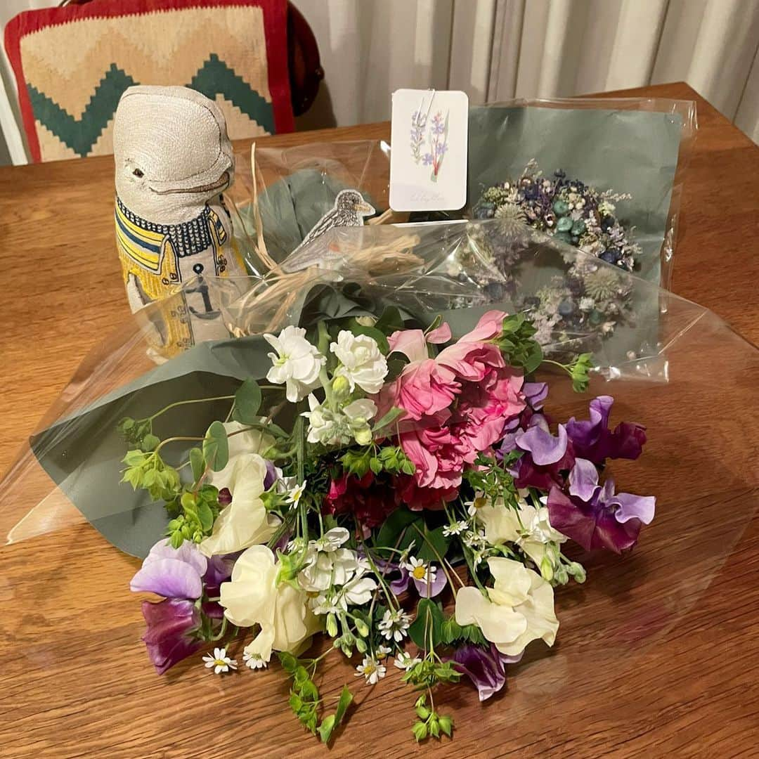 今村沙緒里さんのインスタグラム写真 - (今村沙緒里Instagram)「Thanks💜💙 癒されてます。 #thanks #flowers #present #고마워 #プレゼントを考えてくれた時間も嬉しいです」1月30日 22時27分 - saorix13